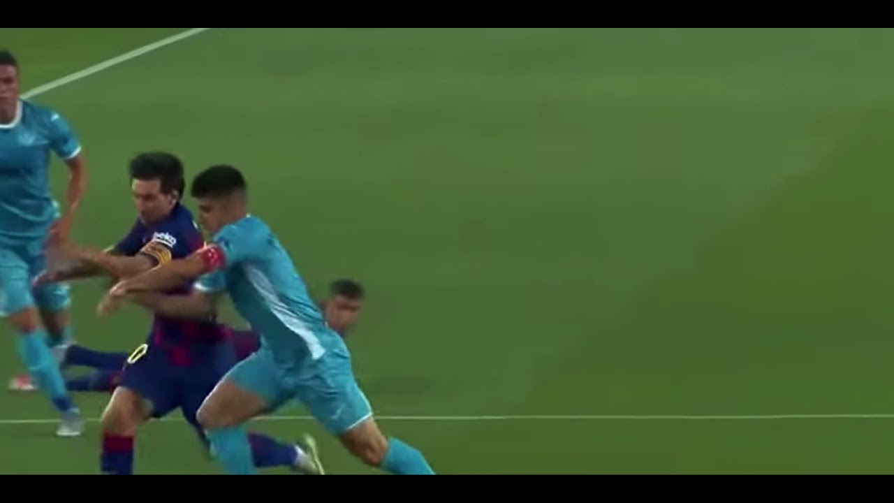 Messi's playing rugby 