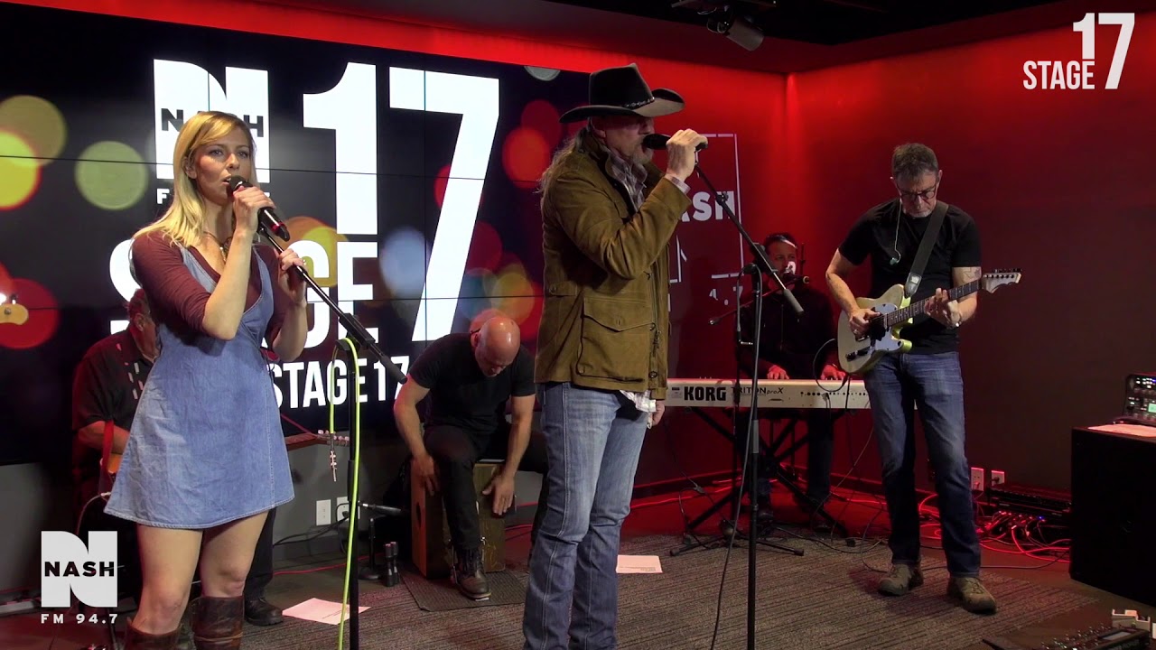 Trace Adkins "Ladies Love Country Boys" LIVE from Stage 17!