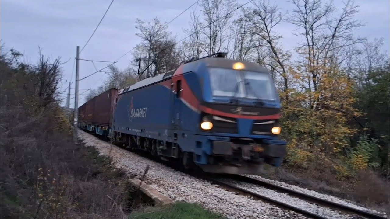 Товарен влак на Bulmarket с локомотиви 80 0**, 80 028 и поздрав 