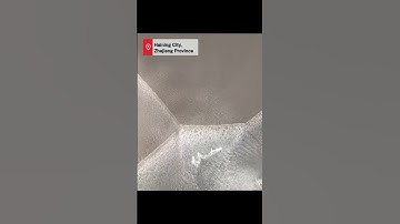 Spectacular tidal bore on Qiantang River wows visitors