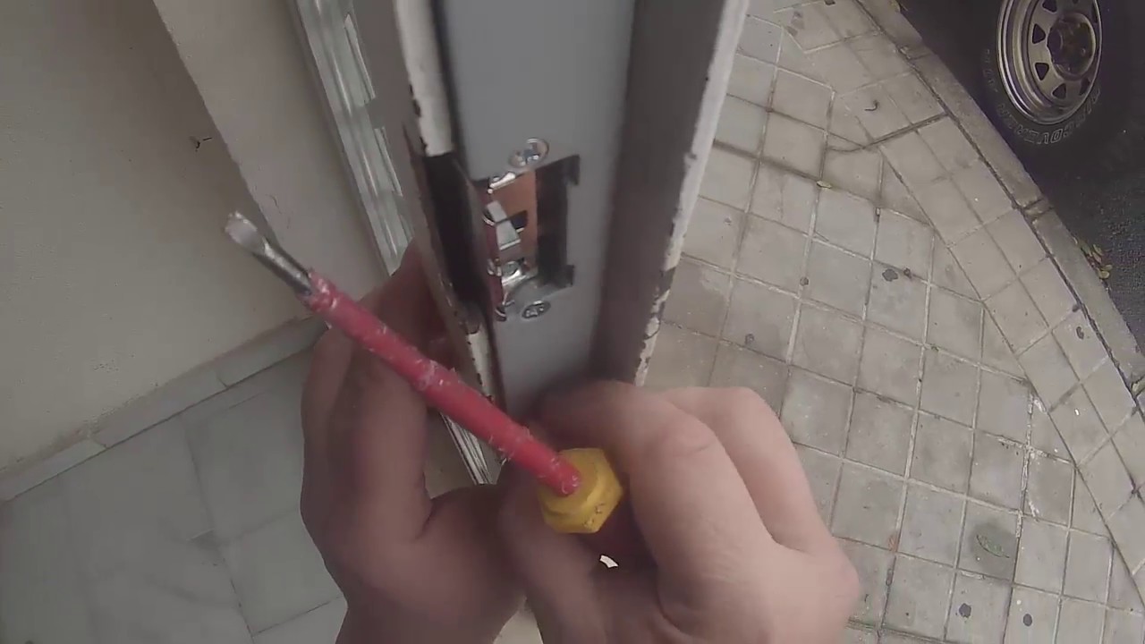 COLOCACIÓN Y AJUSTE DE CERRADURA ELECTRÓNICA - YouTube