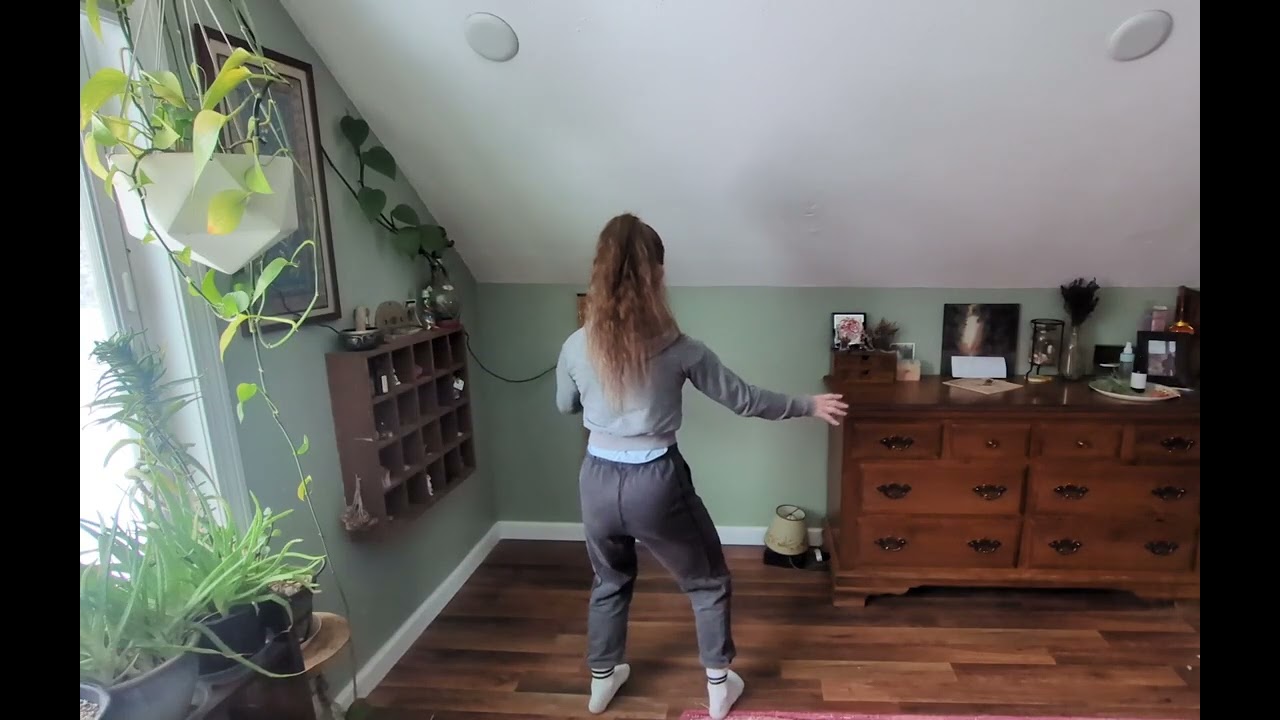 Intro to fanning through the back into deflect, intercept, punch to pushing chi