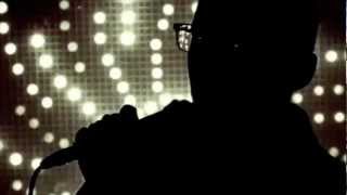 Video-Miniaturansicht von „Moby 'Raining Again' - Official video“
