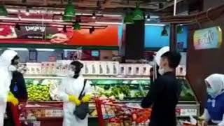 Virralll...belanja pake baju HAZMAT langsung ditegur oleh pihak swalayan dan kecaman dr netizen.