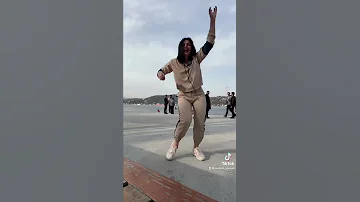 رقص خارجی دختر ایرانی تو خیابونای استانبول 