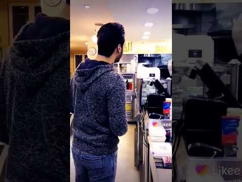 شاب يدخول ع مطعم عراقي ويغني كلي وش جابك علي