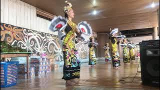 Datun julud dekiyit Long Tebila - Kenyah Traditional Dance by beautiful ladies