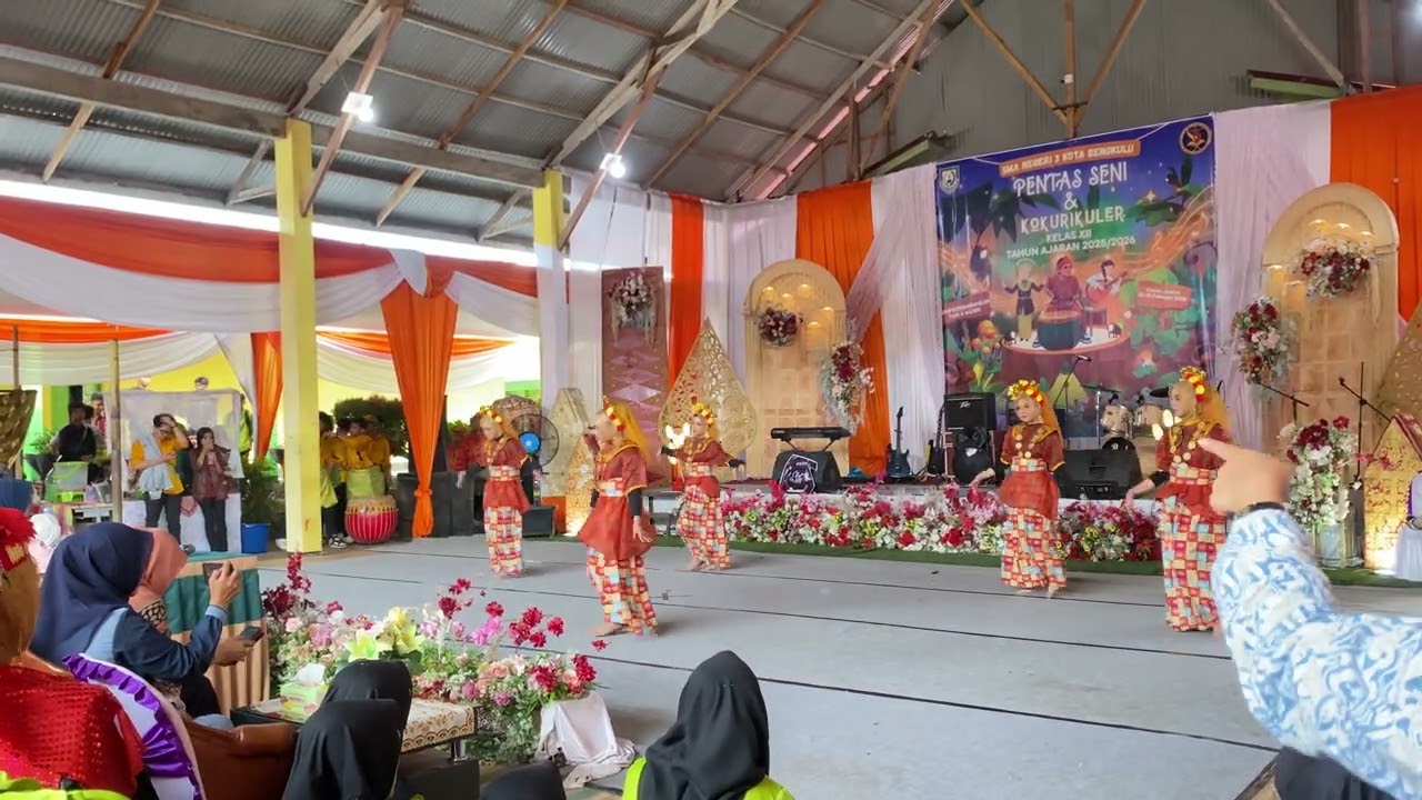 Tari Kecapi mandar (Sulawesi)