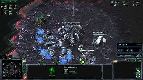 Zerg vs Protoss (roach timing attack)