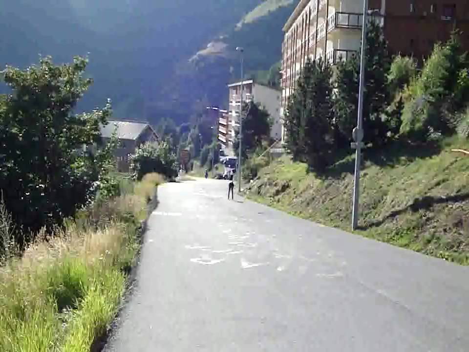 Alpe d'Huez - descent on Jenex V2 rollerski (www.xc-elitesports.com)