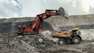 HITACHI EX2600 MINING EXCAVATOR MOVIES || LOADING OVER BURDEN ON TRUCK KOMATSU HD 785 ~ MININGSTORY