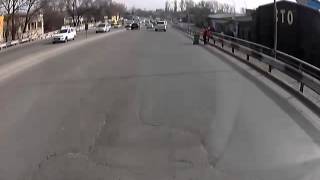 Алматы. Бессмертные в цветных бронежилетках на дороге 20150302 1049
