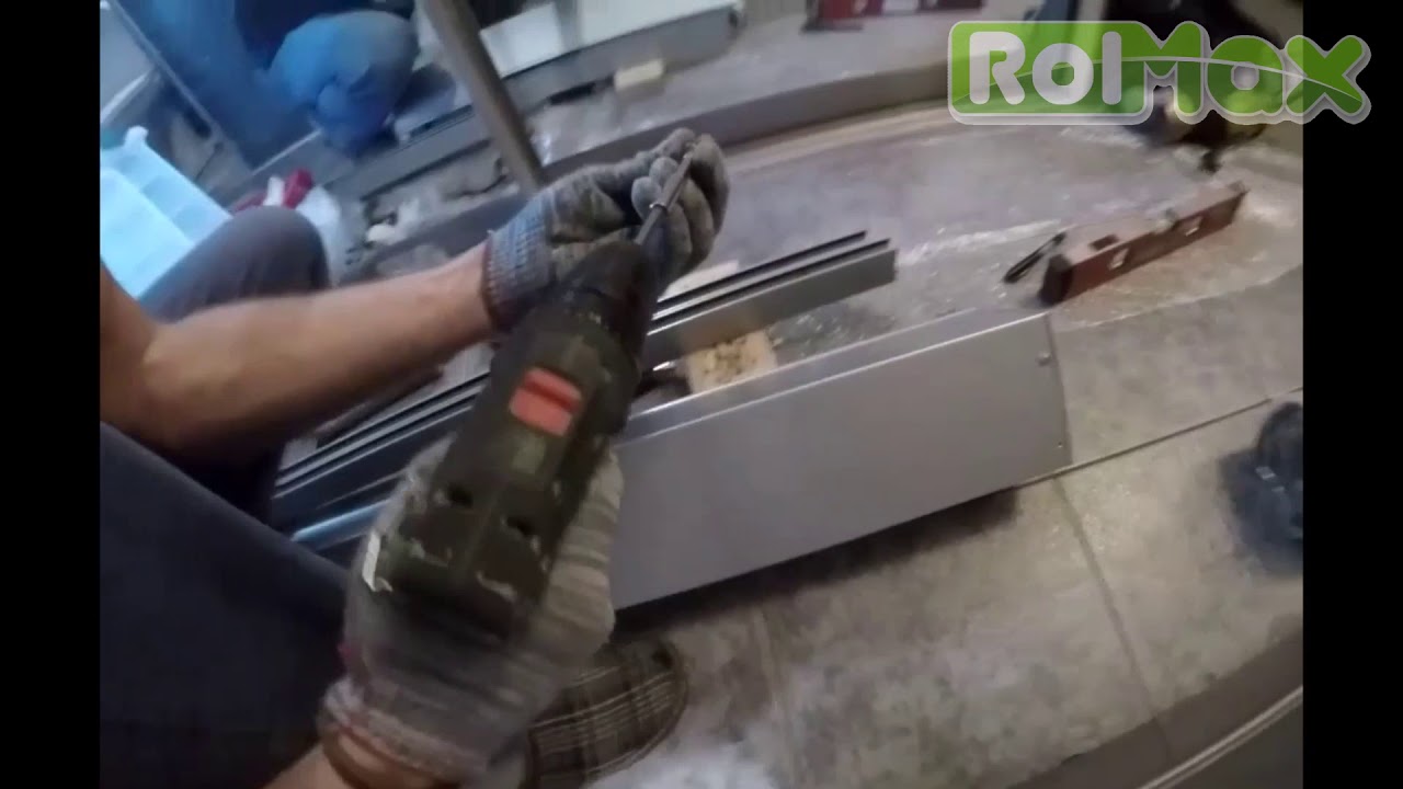 Монтаж рольставней в туалет 5 - YouTube