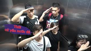Hai thanh niên ngơ ngác vì phải chào cờ trong thang máy | Troll Thang Máy #1
