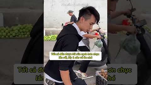 Trên rừng hết trái rừng, Nhị Oa ra ruộng bắt ốc rồi mang ra chợ bán