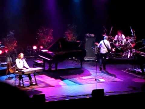 Roger Hodgson - Argentina 20100511 - 03 - Hide In ...