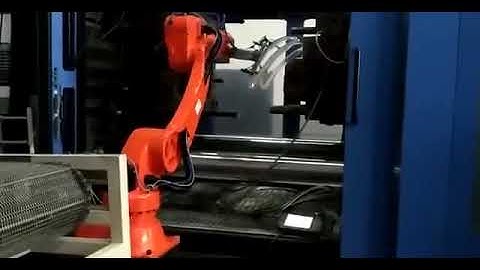 Loading and unloading of 6-joint robot injection molding machine