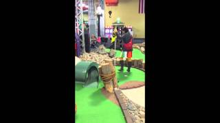 Couple Putts at North Shore 9 Mini Golf - Duluth, MN