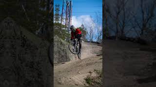 Tornarin kesäkauden avauksesta video tänään livenä 🤘💥 #downhill #tornari #mondrakerbikes #ytbikes