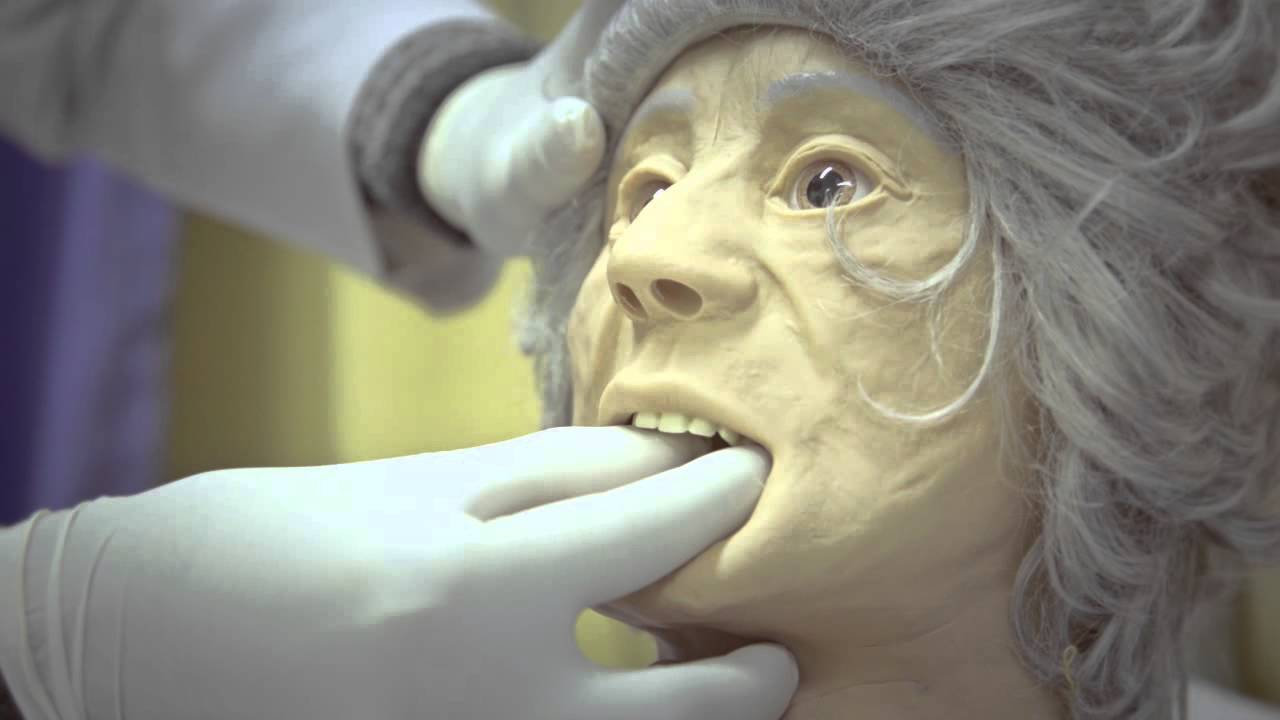 في بيتنا مريض -النظافة الشخصية العناية بالأسنان الإصطناعية