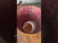 Dieser Künstler erschafft mit Spiegeln eine endlose Tunnel-Illusion