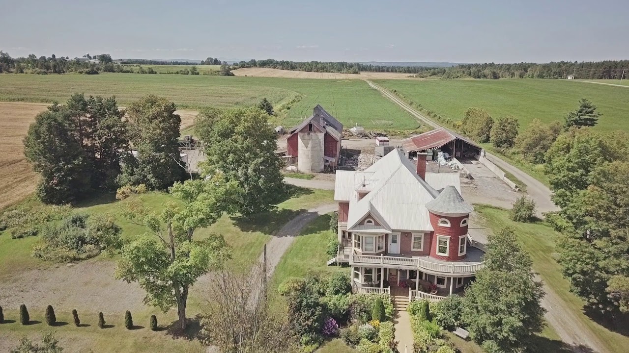 COOKSHIRE-EATON, Coeurs villageois