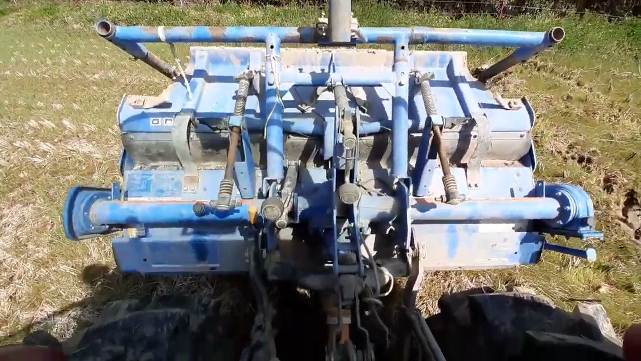 【トラクター】耕深センサーＯＮなのに、リヤカバー上げてると、こうなります