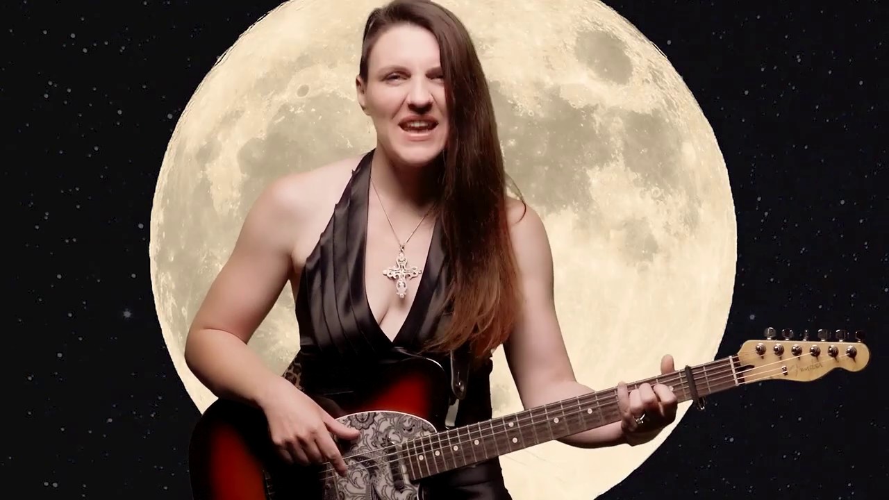 Howling At The Moon - Dani Wilde