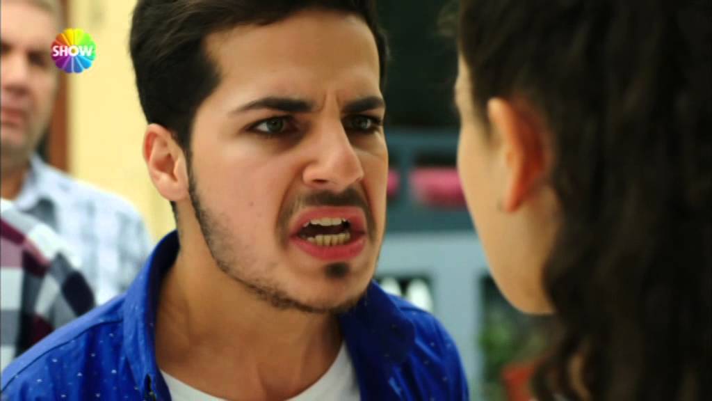 Cihan, Emre'ye kafa attı!