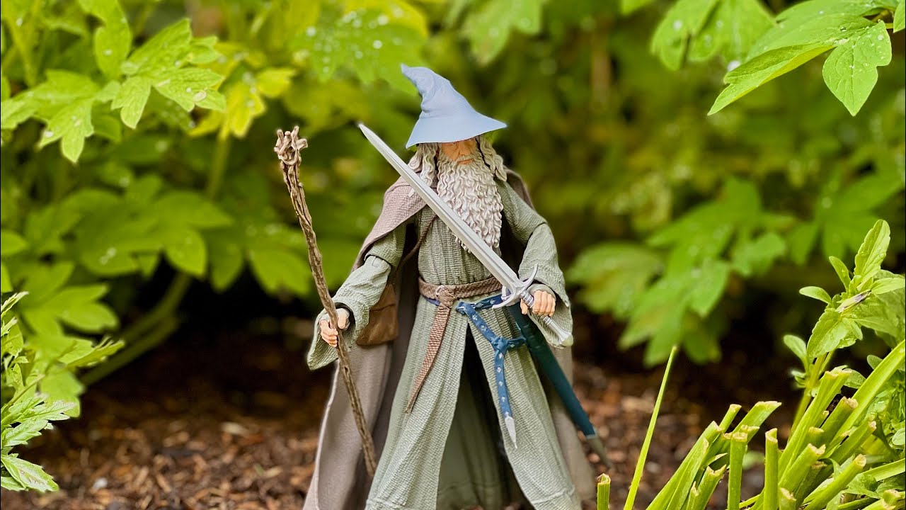 Diamond select toys Lord of the Rings Gandalf the Grey action figure review
