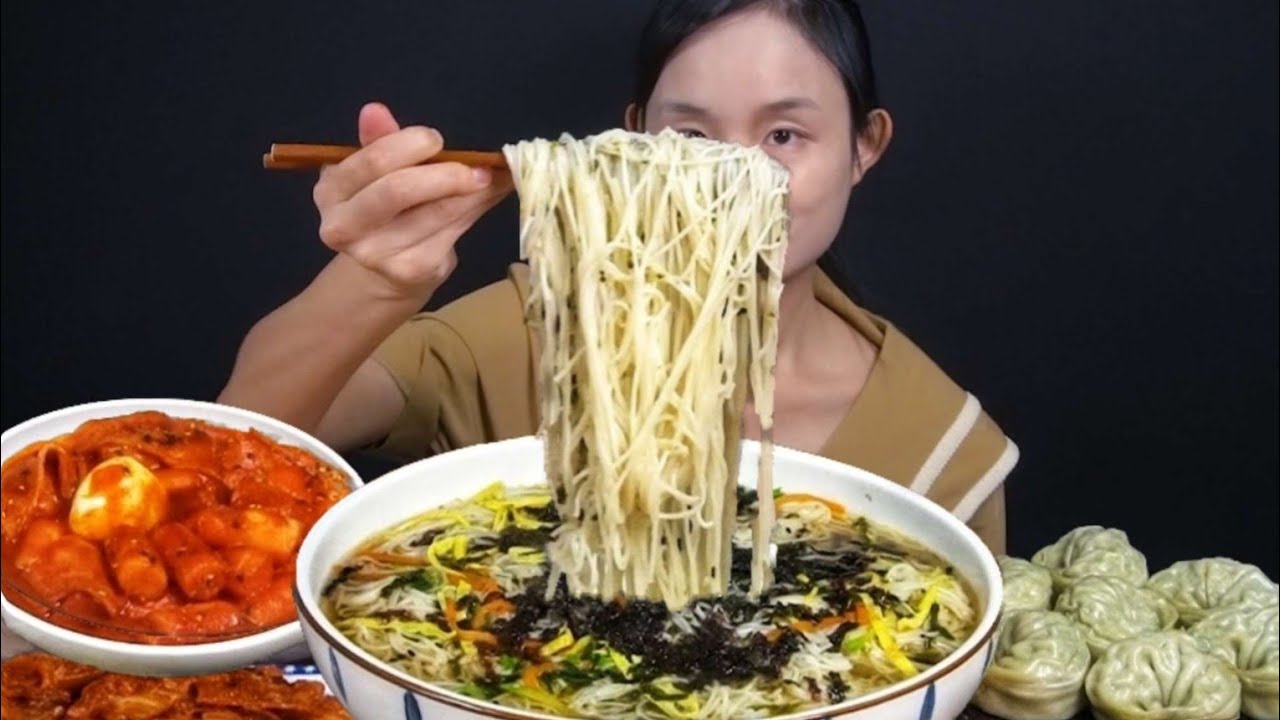 옛날잔치국수 꿀씨떡볶이 고기왕만두 먹방