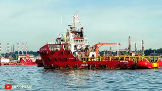 Kapal Supply Nms Bravery Hendak Berlabuh Kapal Kencang