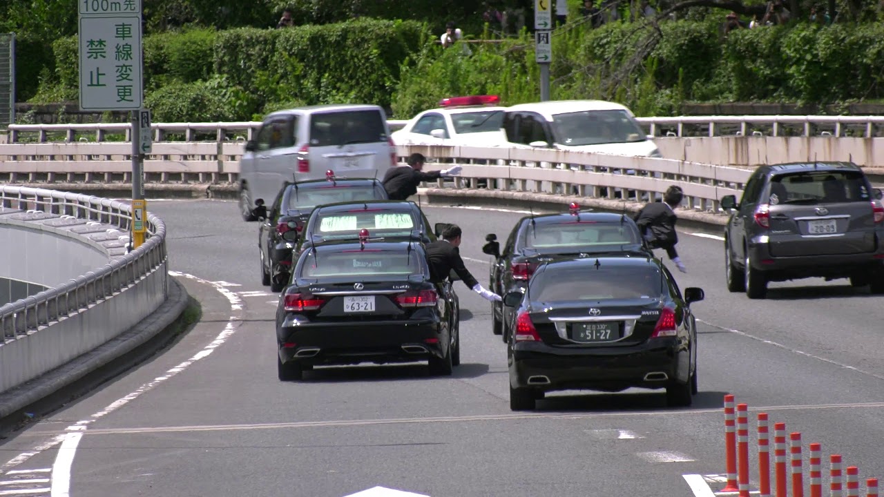 総理大臣の警護車列 平成30年8月15日 Youtube