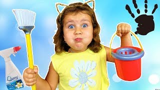 Милана помогает маме убирать в доме Забавные игры с игрушками Видео для детей Милана помогает маме убирать в доме Забавные игры с игрушками Видео для детей
