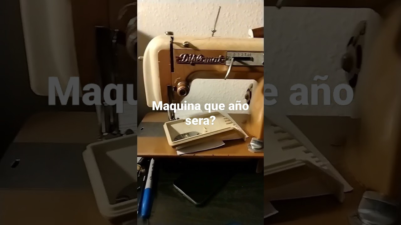 🛑 NO DISPONIBLE 🛑 💡 Lámpara Máquina de Coser. 🥰Única. Fabricada con una  antigua máquina de coser, le fabricamos la base con madera…