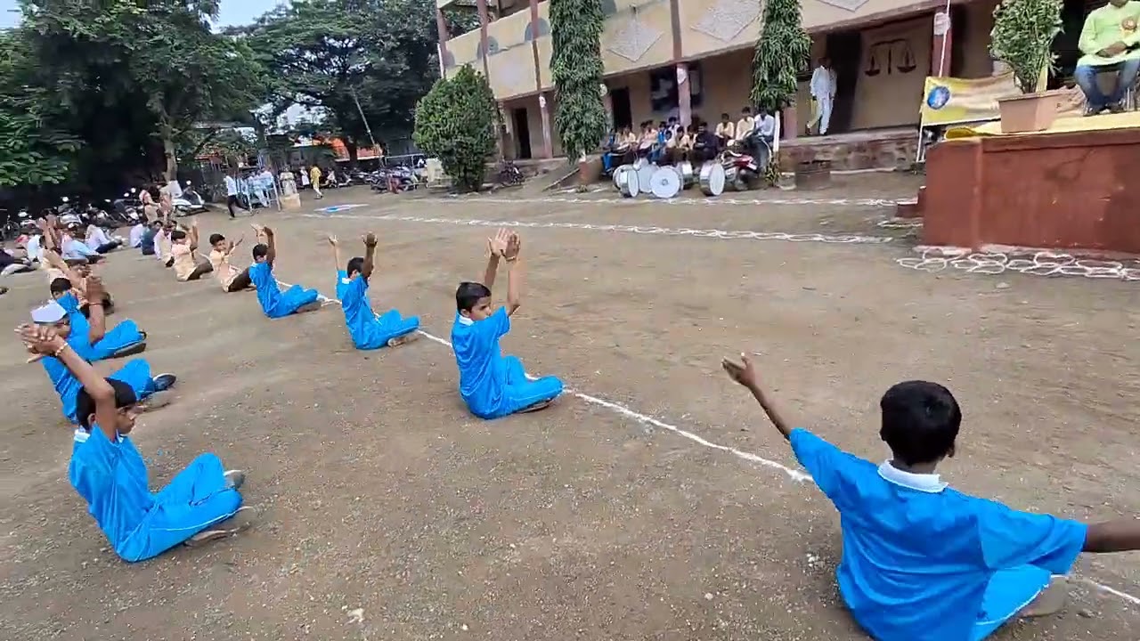 एन्झोकेम हायस्कूल, येवला, जि. नाशिक स्वातंत्र्य दिन प्रसंगी बैठी कवायत 