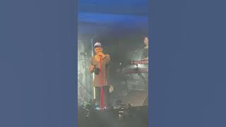 Zayn Malik sings Sweat and Borderz live