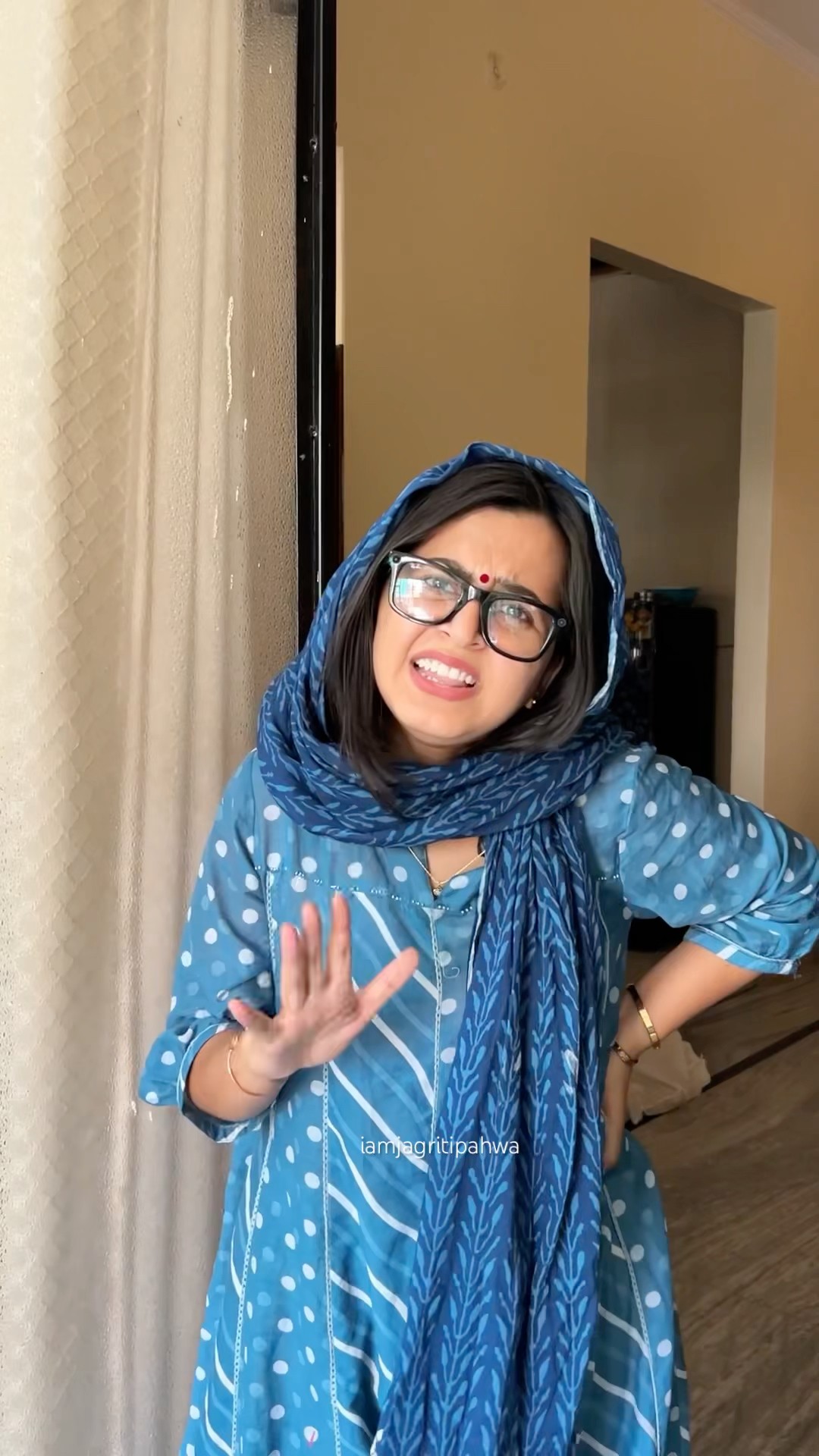 Saas Vs Kaamchor Bahu? #saasbahu #jagritipahwa #sasural #genzgirl #comedy