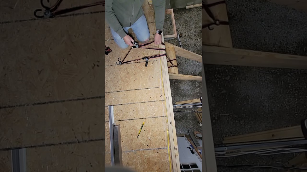 MOVING A HEAVY LOAD VERTICALLY WITH TANDEM RATCHET STRAPS