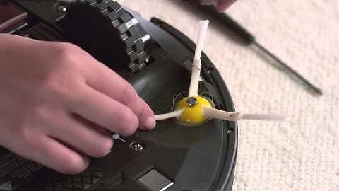 How to Clean the Side Brush | Roomba® 900 series | iRobot®