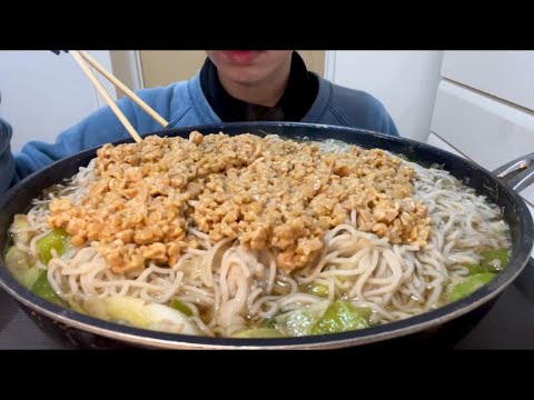 【ASMR，咀嚼音】 Natto and Buckwheat Noodle Hot Soup！あったか納豆肉蕎麦！