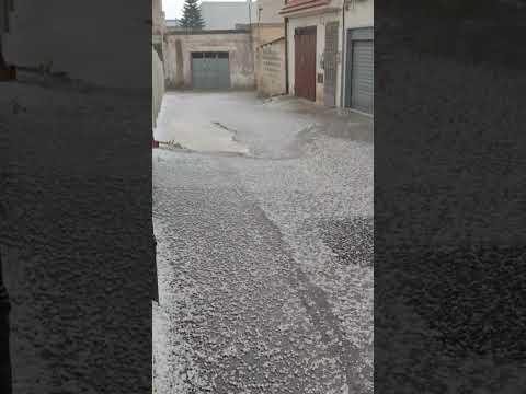 Video GRANDINATA a FRAGAGNANO (TA), la città imbiancata in 5 minuti!