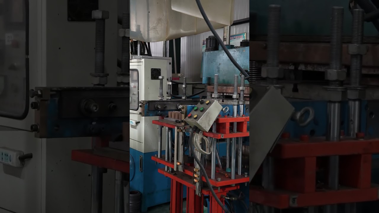 China skeleton oil seal manufacturer, actual shooting of all kinds of factory equipment.