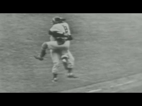 Vin Scully calls Kirk Gibson's legendary 1988 World Series Game 1  game-winning homer (Full at-bat) 