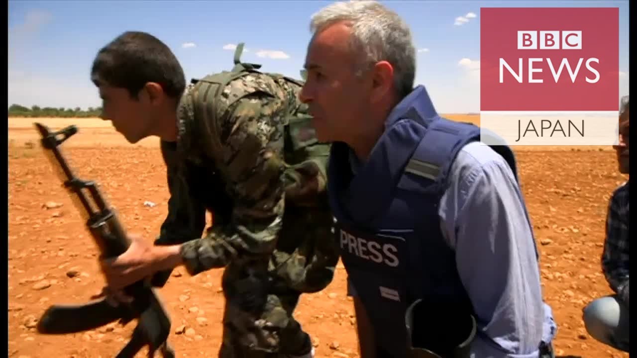 シリア戦闘地域にBBC取材班入る　狙撃受ける場面も - YouTube BBC News Japan
