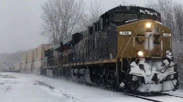 CSX I022 9 hours late with YN3C 748 leading a K5LA and broken lights