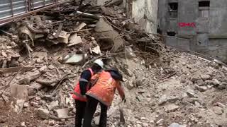 Download Beyoğlu'nda çöken Binanın Enkazı Kaldırılıyor Video MP3 Beyoğlu'nda çöken Binanın Enkazı Kaldırılıyor