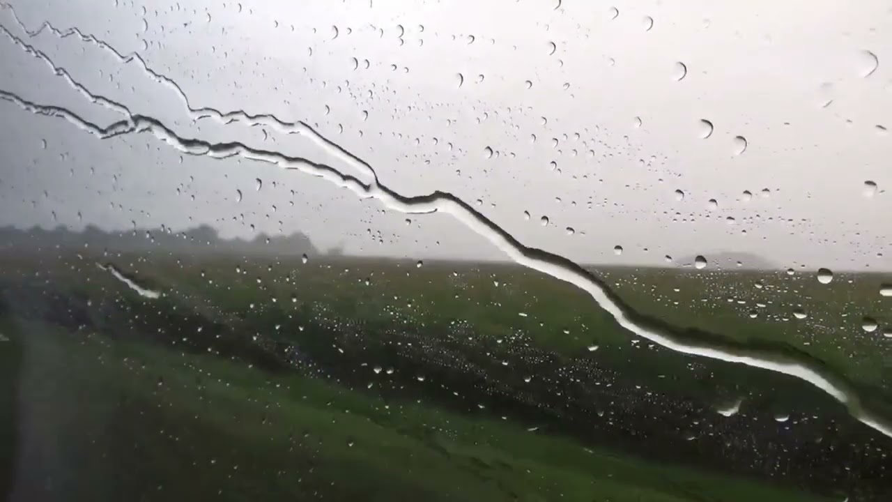 Bahn-Mitfahrt im ICE mit Fenstersicht 