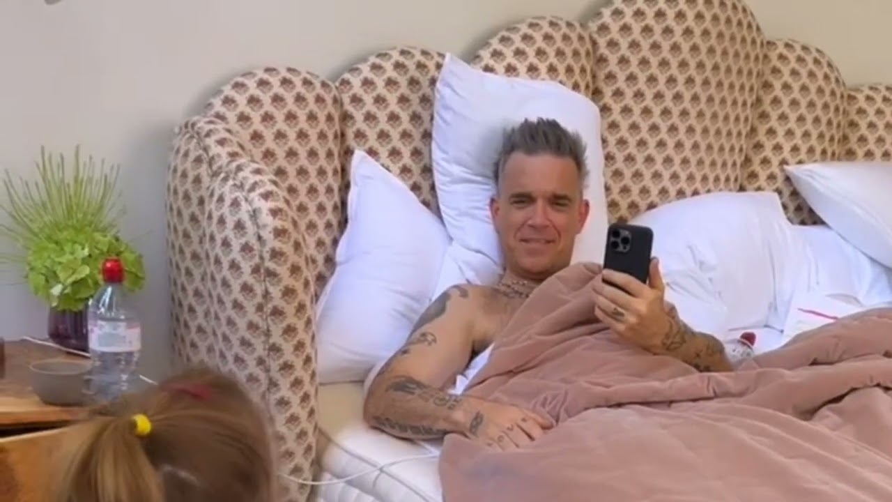 Robbie Williams reaction to Welcome Home Daddy