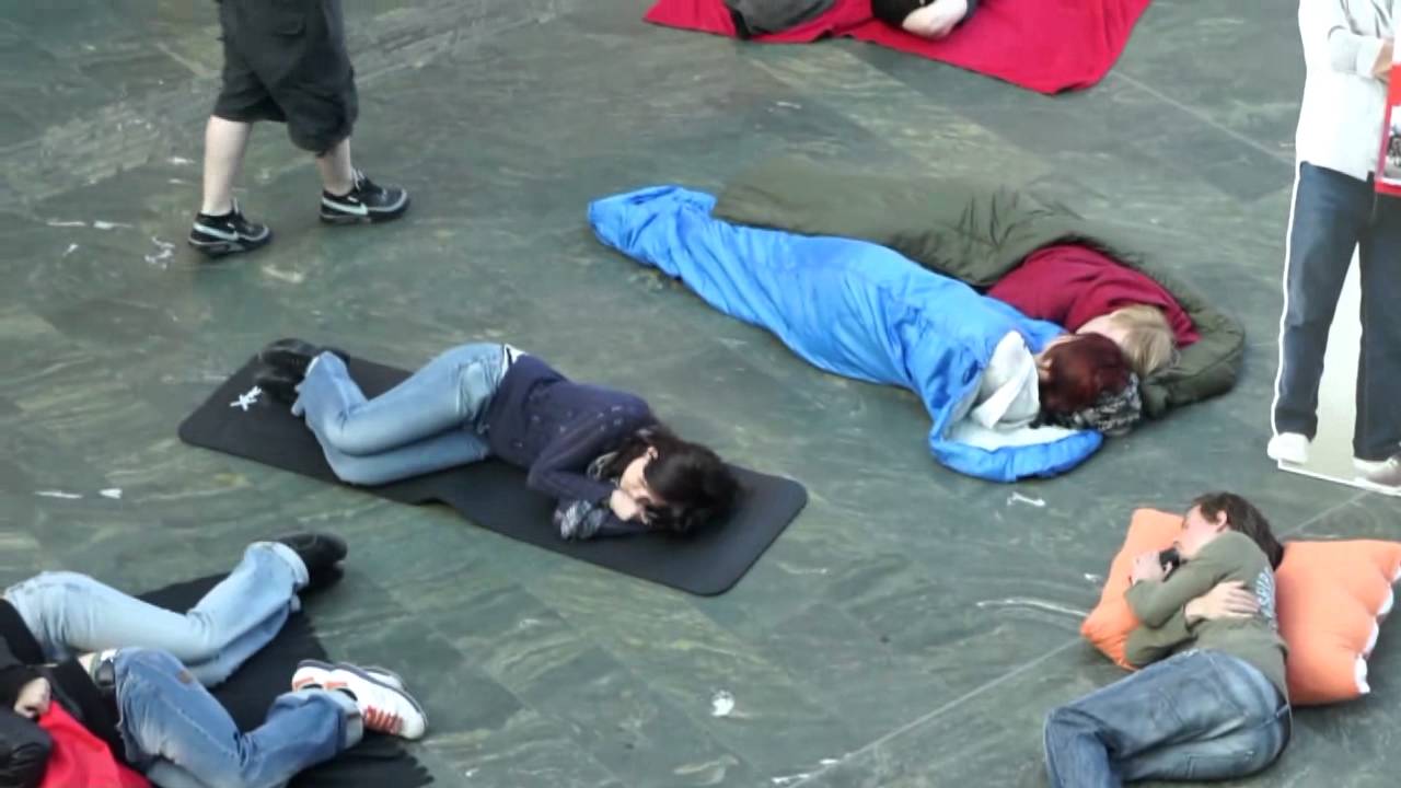 Flashmob Graz - Schlafmob / Sleepflashmob Graz Hauptbahnhof 28.05.2011